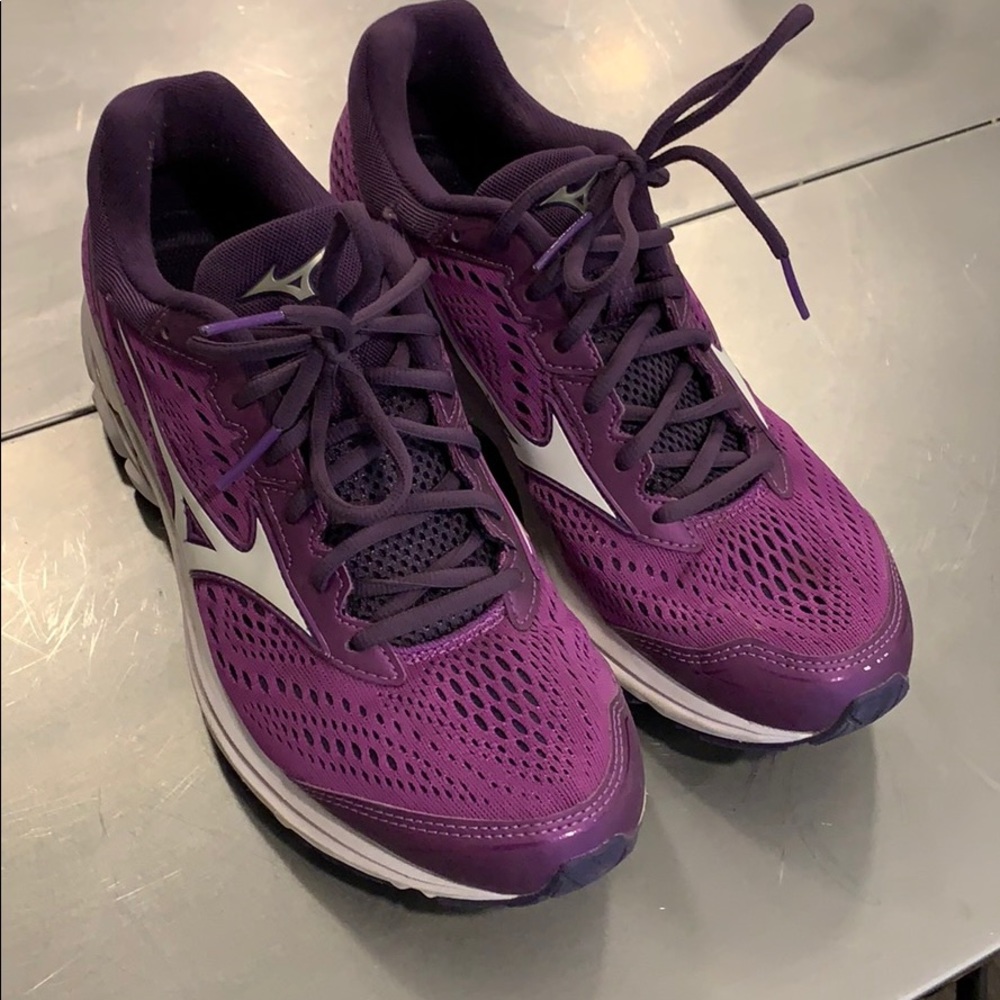 Mizuno Wave Rider 22 - Like new